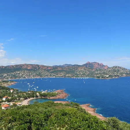 Cap Esterel Village: 2 Pieces Central Belle Vue Mer E1- 161la